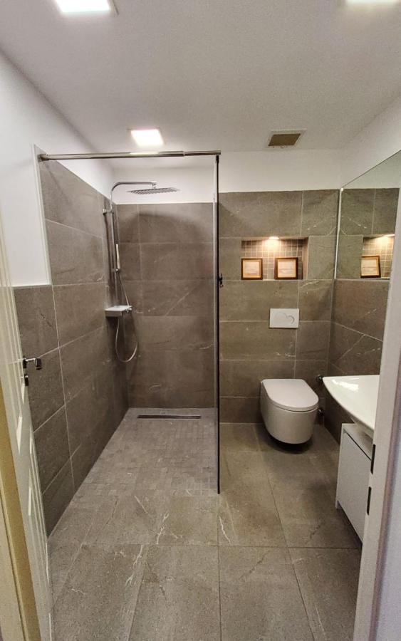 3 - Keine Party ! 6 Personen Appartement Düsseldorf